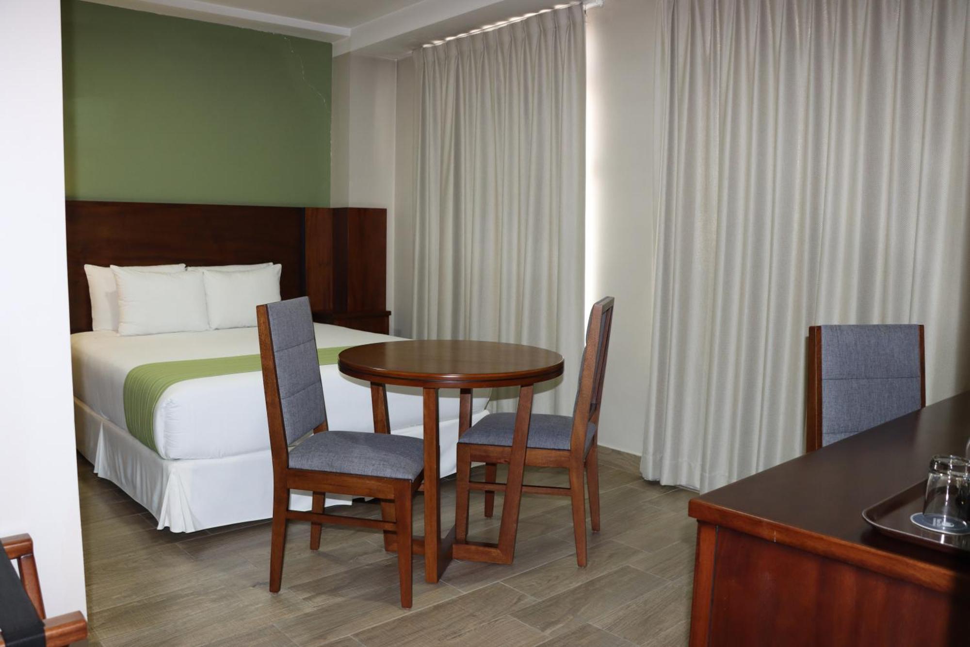 Hotel San Agustin Plaza Latacunga Exterior photo