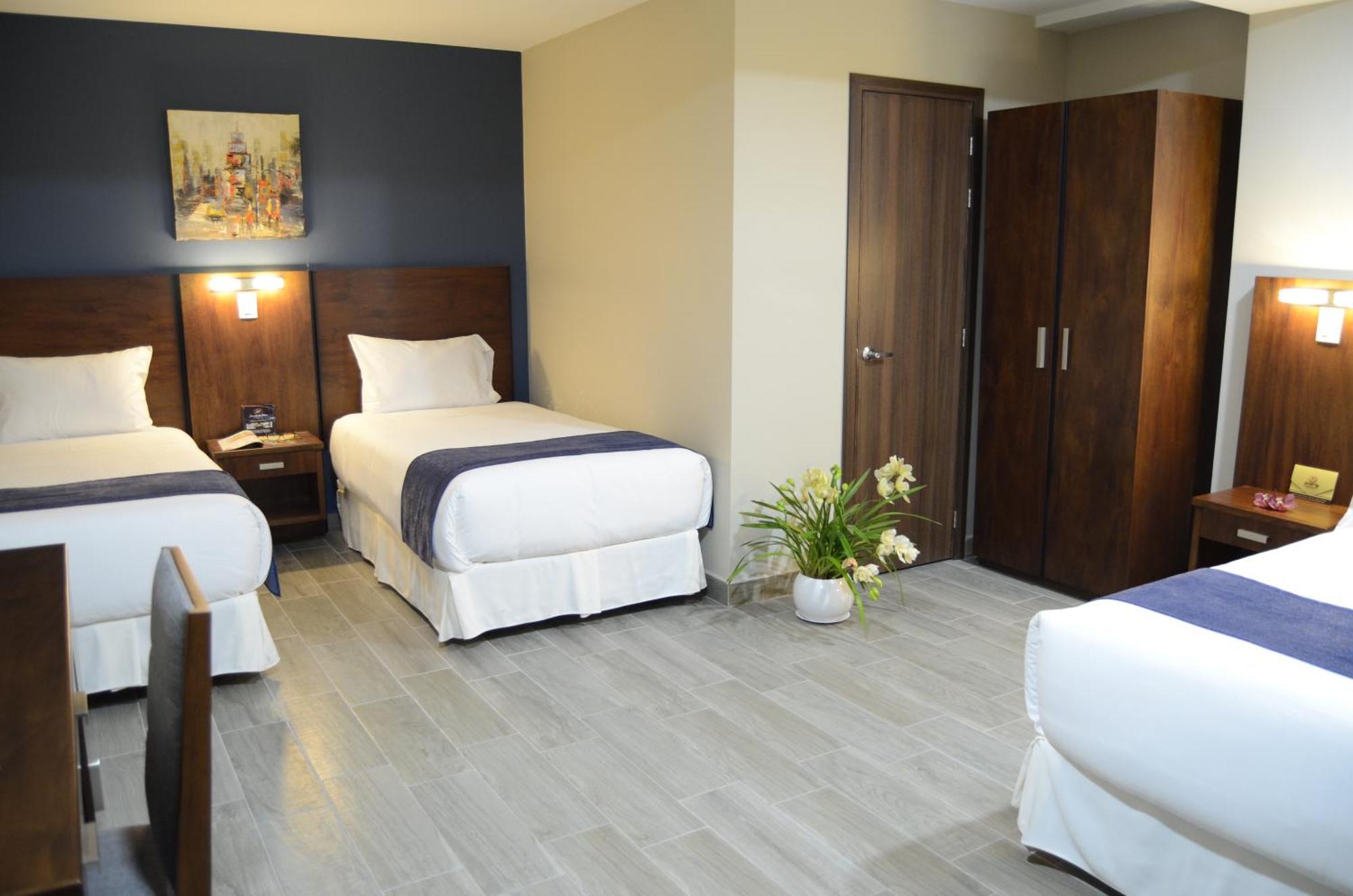 Hotel San Agustin Plaza Latacunga Exterior photo