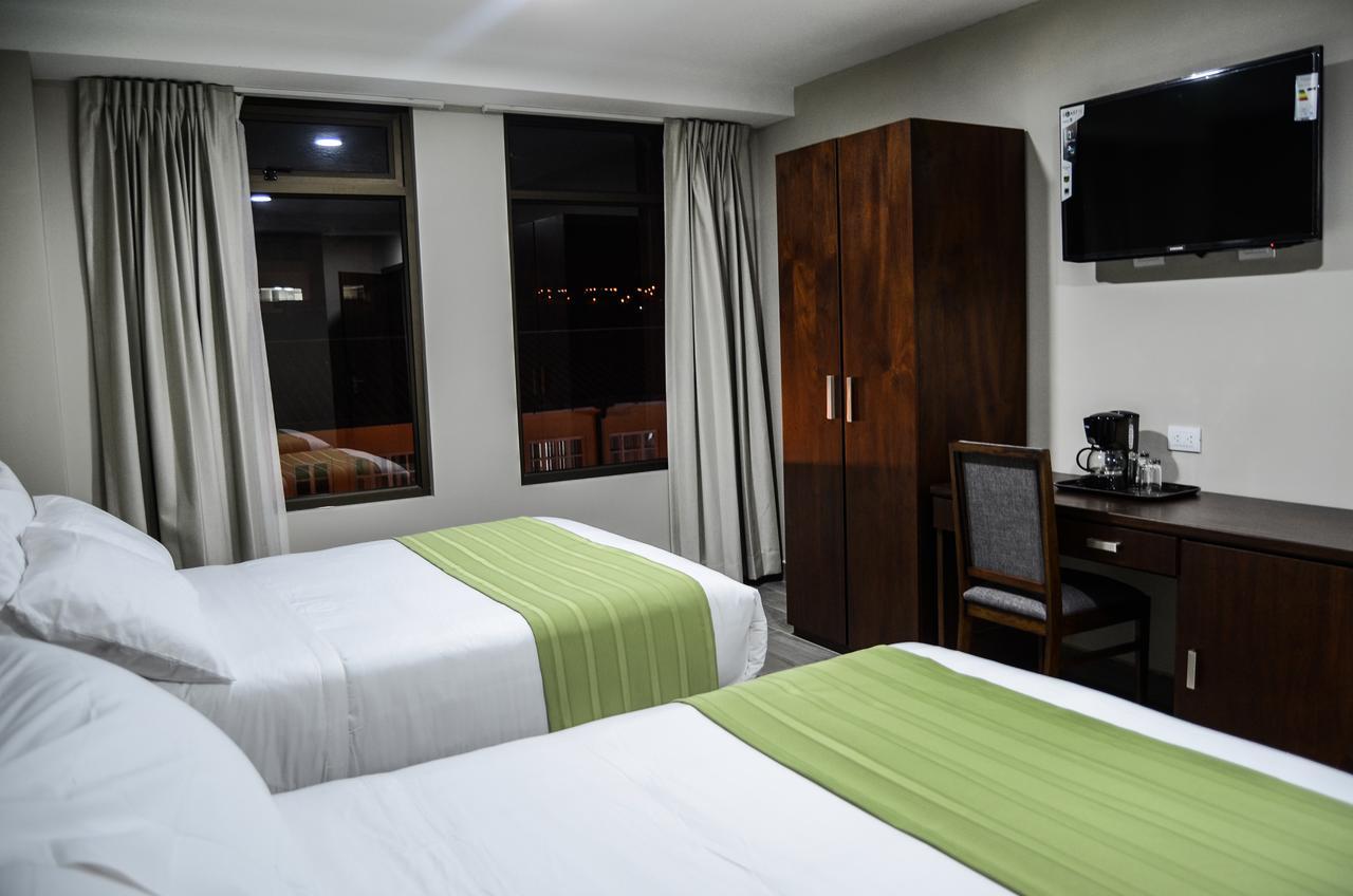 Hotel San Agustin Plaza Latacunga Exterior photo